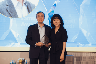 David Pan receiving an award